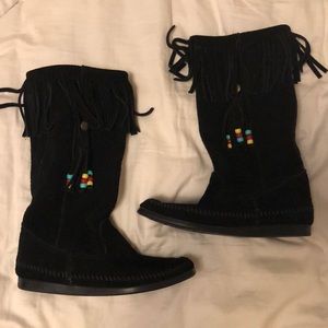 Black Fringe beaded MINNETONKA boots sz 6